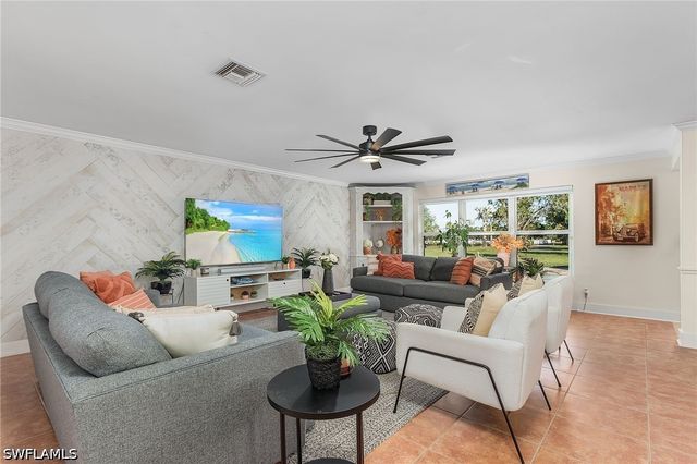 2950 Coach House LN, Naples, FL 34105