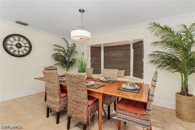 2950 Coach House LN, Naples, FL 34105
