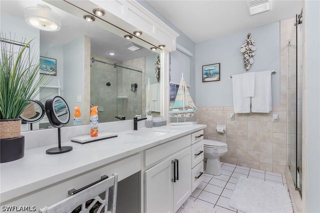 2950 Coach House LN, Naples, FL 34105