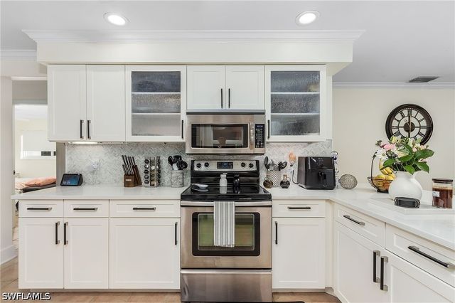 2950 Coach House LN, Naples, FL 34105