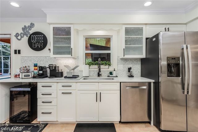 2950 Coach House LN, Naples, FL 34105