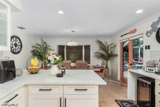 2950 Coach House LN, Naples, FL 34105