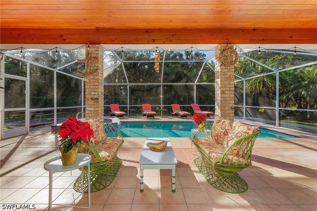 2950 Coach House LN, Naples, FL 34105