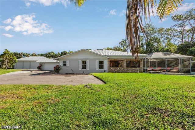 2950 Coach House LN, Naples, FL 34105