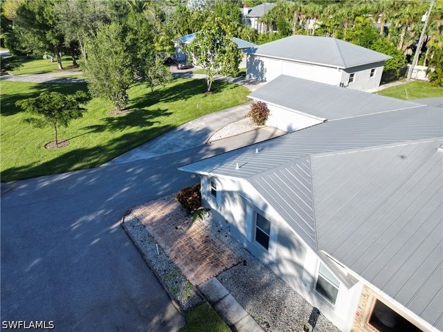 2950 Coach House LN, Naples, FL 34105