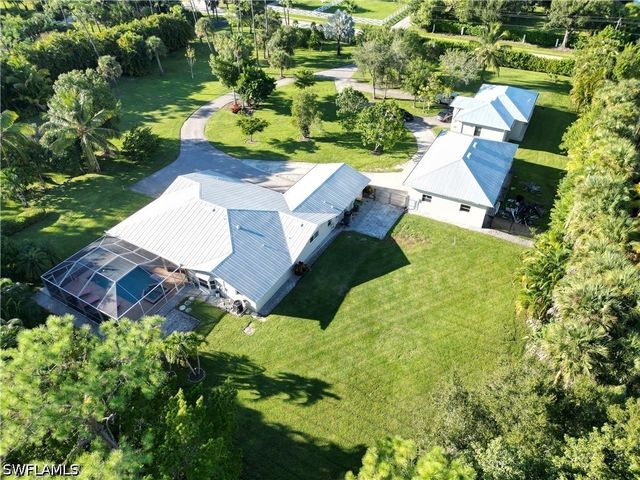 2950 Coach House LN, Naples, FL 34105