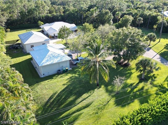 2950 Coach House LN, Naples, FL 34105