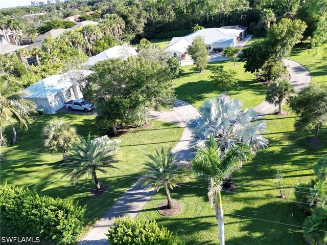 2950 Coach House LN, Naples, FL 34105