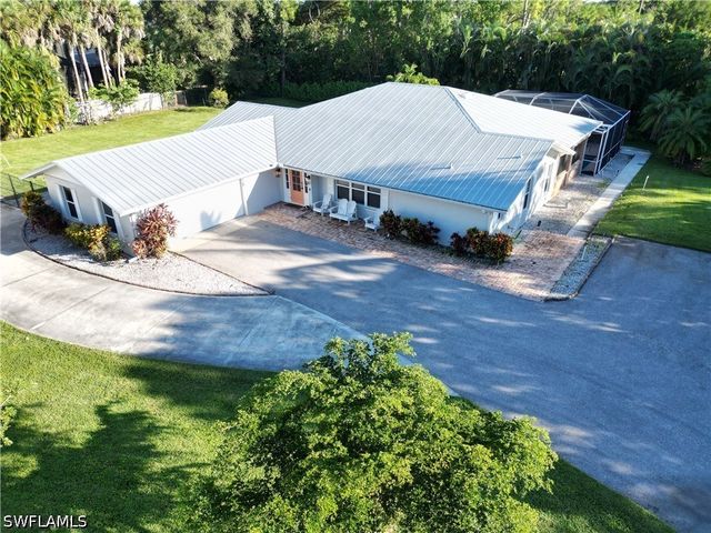 2950 Coach House LN, Naples, FL 34105
