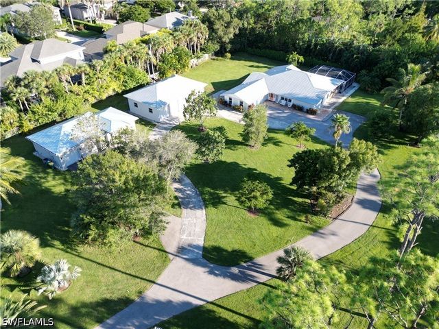 2950 Coach House LN, Naples, FL 34105