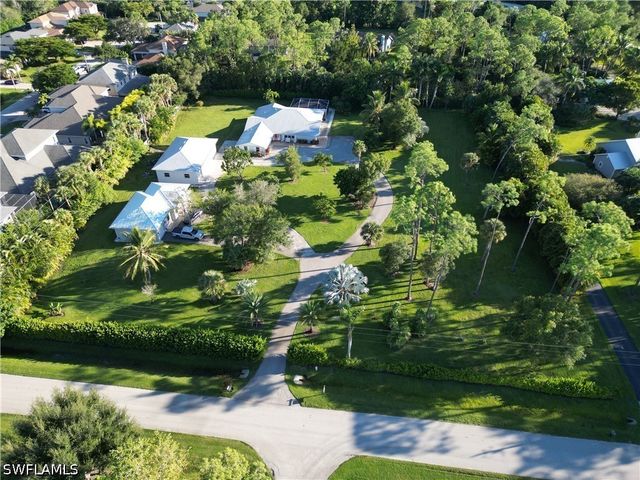 2950 Coach House LN, Naples, FL 34105