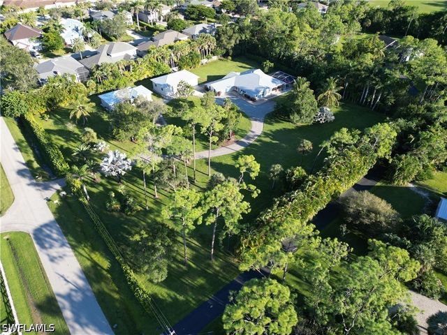 2950 Coach House LN, Naples, FL 34105