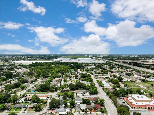 3728 NW 213th St, Miami Gardens, FL 33055