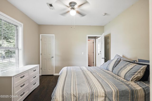 1320 W Crow Street, Webb City, MO 64870