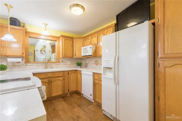 907 Lake View Drive, Mission, TX 78572