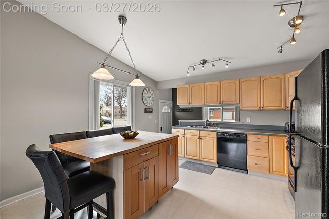 2386 Milverton Drive, Troy, MI 48083