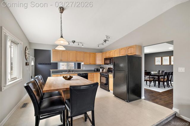 2386 Milverton Drive, Troy, MI 48083