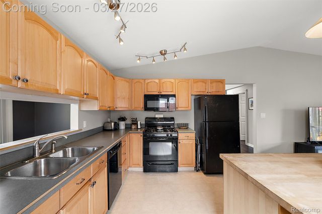 2386 Milverton Drive, Troy, MI 48083