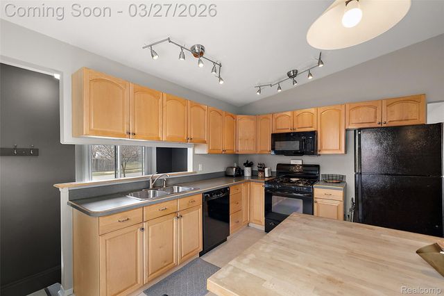 2386 Milverton Drive, Troy, MI 48083