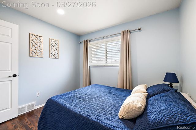 2386 Milverton Drive, Troy, MI 48083