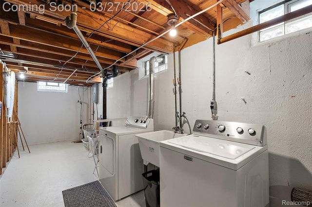 2386 Milverton Drive, Troy, MI 48083