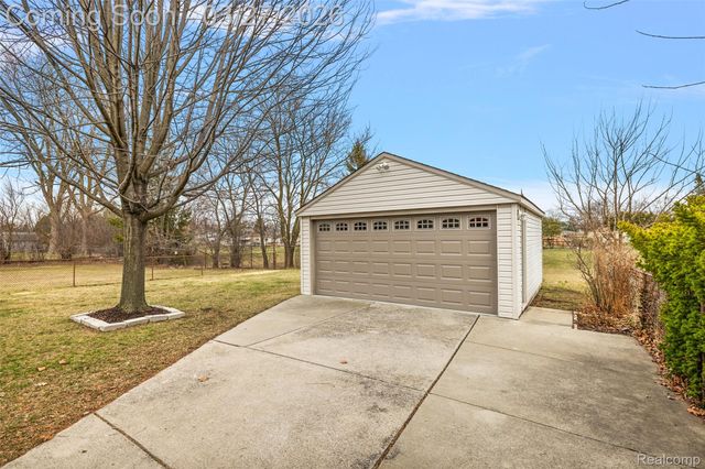 2386 Milverton Drive, Troy, MI 48083