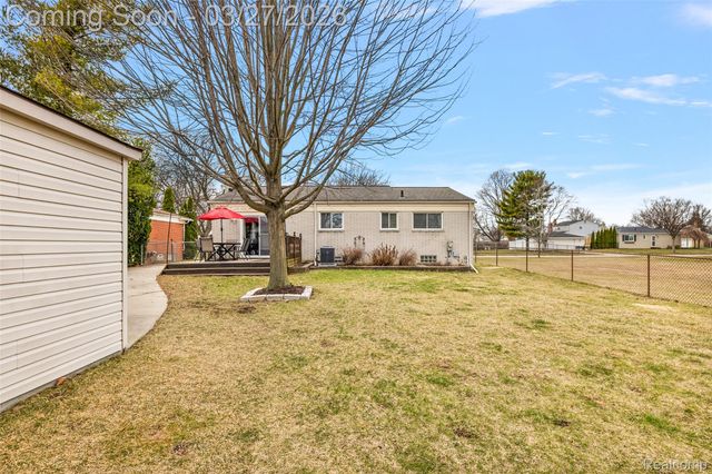 2386 Milverton Drive, Troy, MI 48083