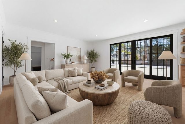 51 Revolutionary Road, Concord, MA 01742