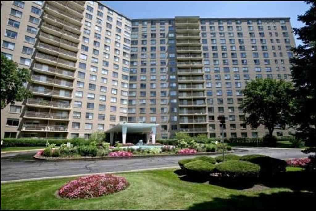 7061 N Kedzie Avenue 305, Chicago, IL 60645 — exterior