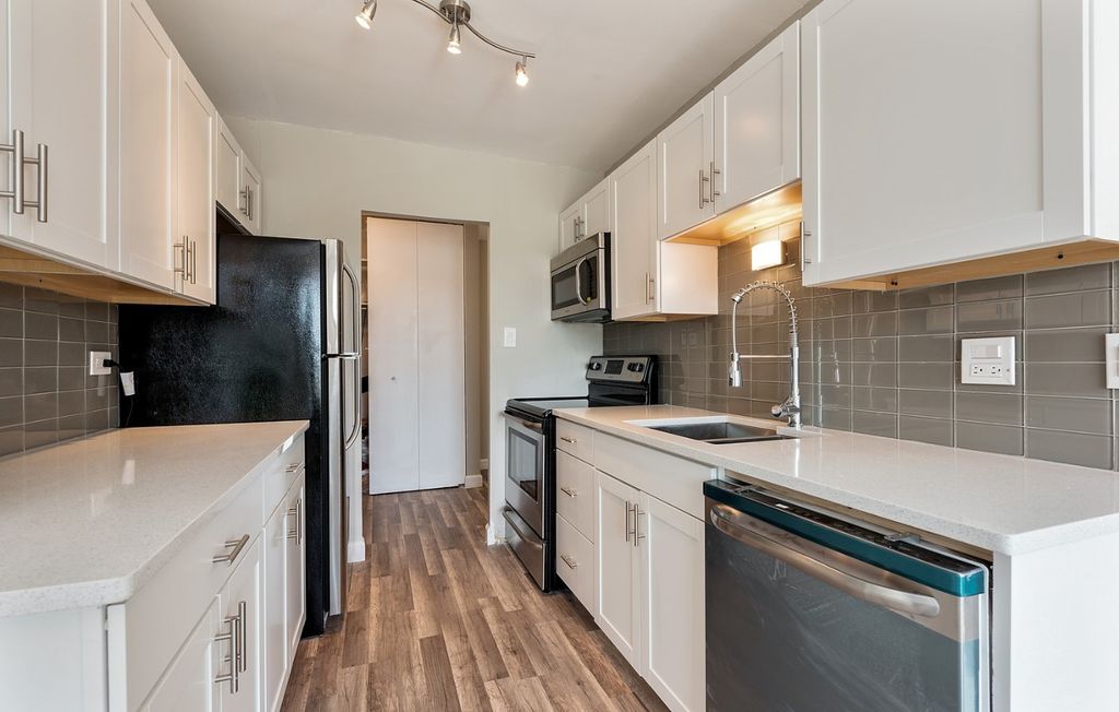 7061 N Kedzie Avenue 305, Chicago, IL 60645 — photo 5