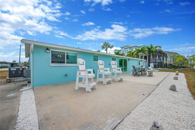 827 BLUE HERON BOULEVARD, Ruskin, FL 33570