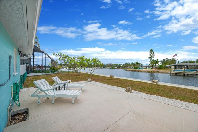 827 BLUE HERON BOULEVARD, Ruskin, FL 33570