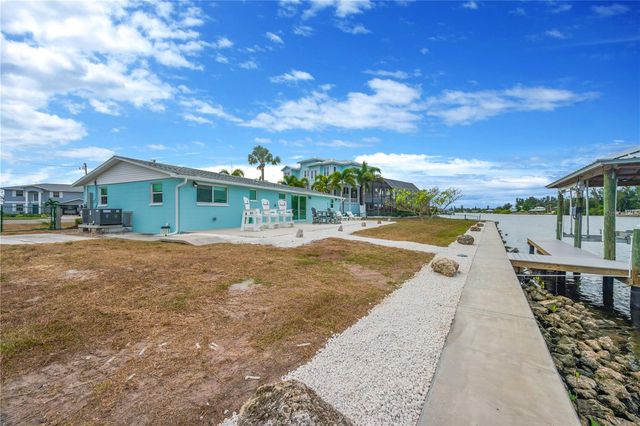 827 BLUE HERON BOULEVARD, Ruskin, FL 33570