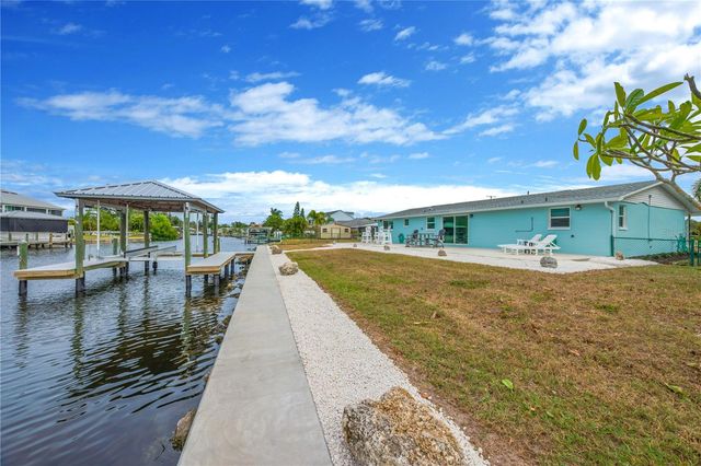 827 BLUE HERON BOULEVARD, Ruskin, FL 33570
