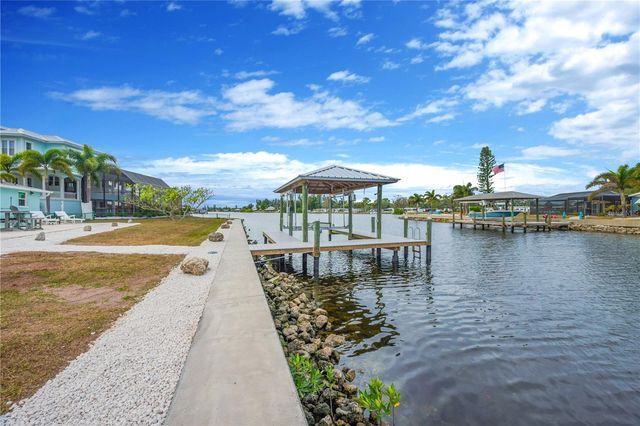 827 BLUE HERON BOULEVARD, Ruskin, FL 33570