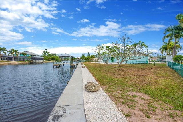 827 BLUE HERON BOULEVARD, Ruskin, FL 33570