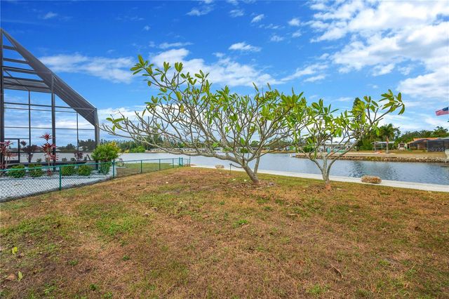 827 BLUE HERON BOULEVARD, Ruskin, FL 33570