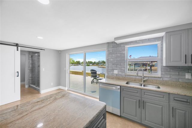 827 BLUE HERON BOULEVARD, Ruskin, FL 33570