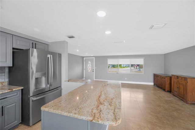 827 BLUE HERON BOULEVARD, Ruskin, FL 33570