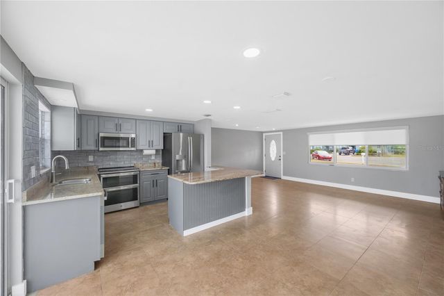 827 BLUE HERON BOULEVARD, Ruskin, FL 33570