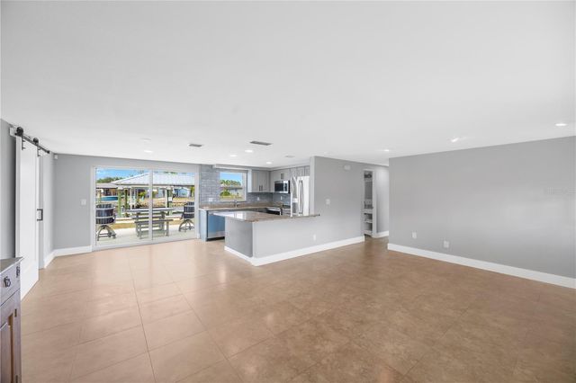 827 BLUE HERON BOULEVARD, Ruskin, FL 33570