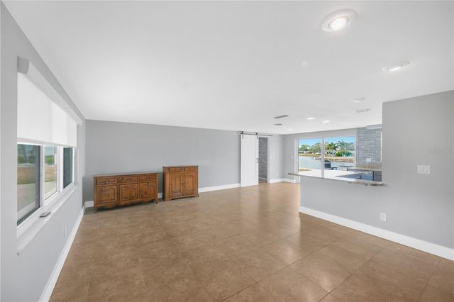 827 BLUE HERON BOULEVARD, Ruskin, FL 33570