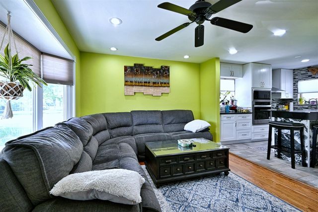 214 N William Street, Mount Prospect, IL 60056