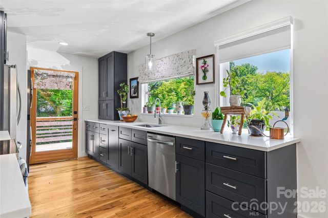 9 Bramlett Court, Asheville, NC 28806