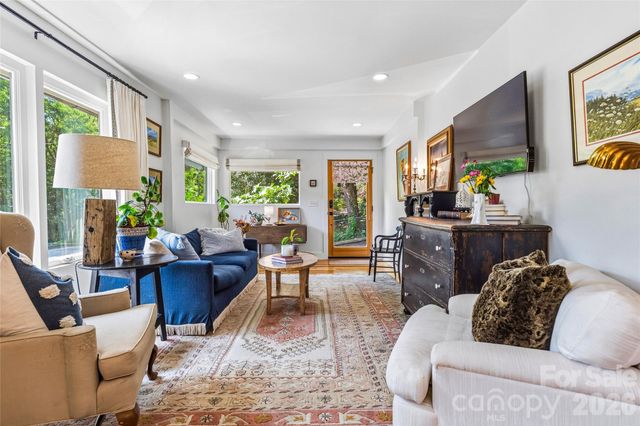 9 Bramlett Court, Asheville, NC 28806