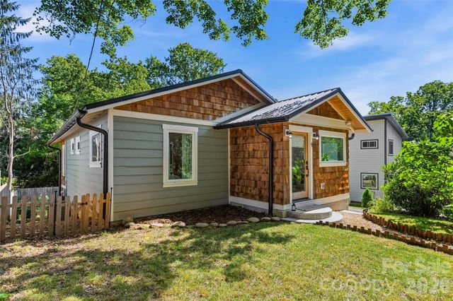 9 Bramlett Court, Asheville, NC 28806