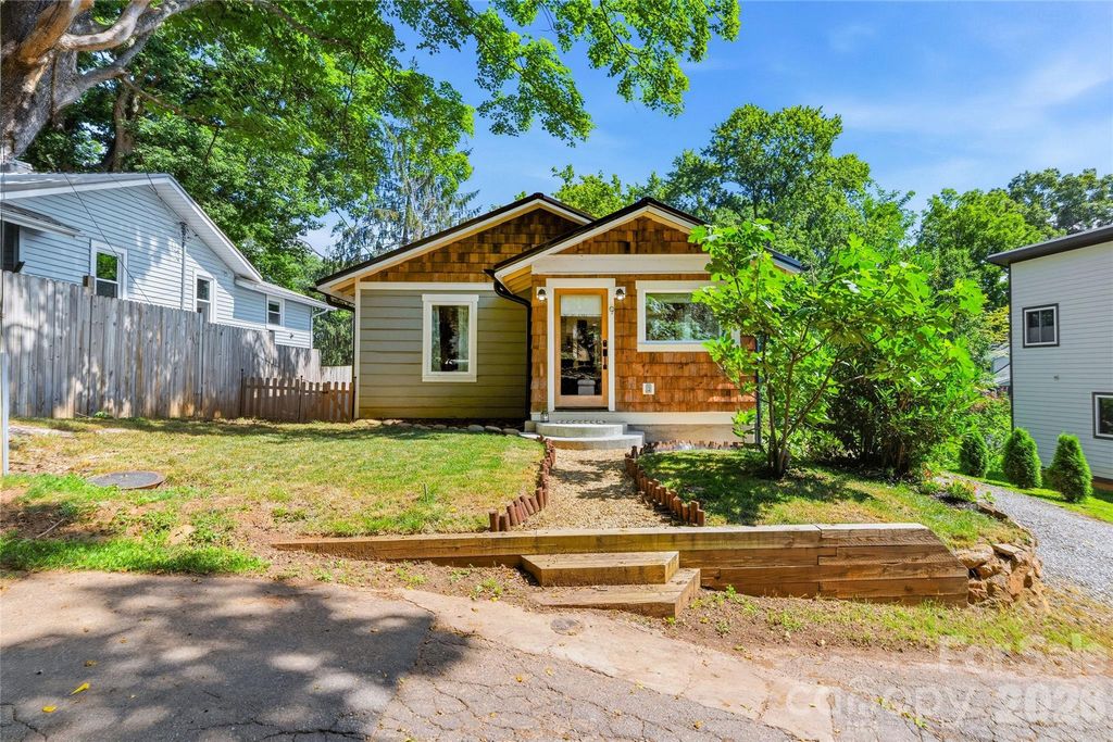 9 Bramlett Court, Asheville, NC 28806