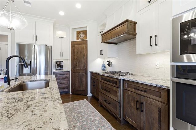 1717 SW 26th Terrace, Lee's Summit, MO 64082