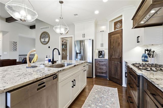 1717 SW 26th Terrace, Lee's Summit, MO 64082