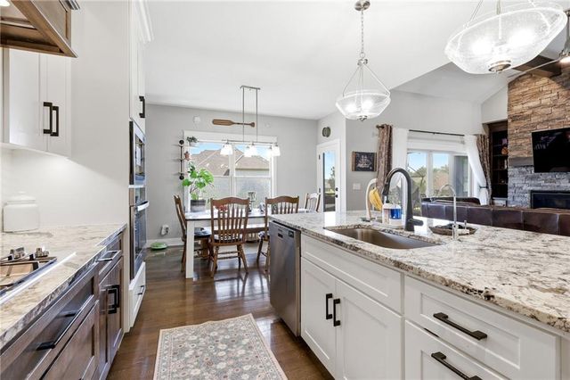 1717 SW 26th Terrace, Lee's Summit, MO 64082